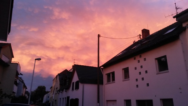 Es sind 28ºC. Der Regenbogen ist weg. Das Kind schläft und ich habe eine kleine Fahrt hinter mir.